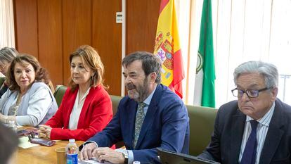 El presidente del CGPJ, Vicente Guilarte (en el centro), preside la reunión que la Comisión Permanente del Consejo General del Poder Judicial ha mantenido este jueves en la sede de la Audiencia Provincial de Cádiz.