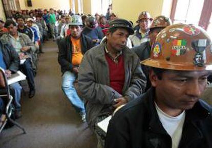 Mineros estatales se reúnen para analizar la problemática que existe entre este sector y la Federación de Cooperativas Mineras (Fencomin) sobre la mina de estaño y zinc Colquiri, expropiada en junio pasado a la empresa suiza Glencore.