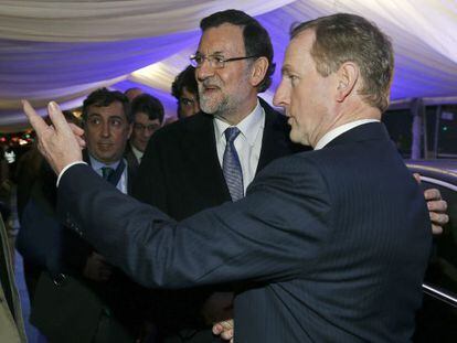 Mariano Rajoy saluda al primer ministro de Irlanda, Enda Kenny.