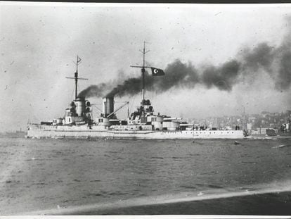 El crucero de batalla imperial 'Goeben' en Estambul en 1917. 