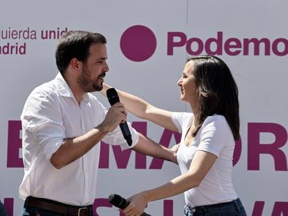 Los máximos dirigentes de Podemos e Izquierda Unida, Ione Belarra y Alberto Garzón, el martes pasado en un acto de precampaña en Madrid.