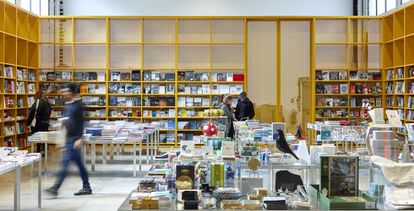 Librería del centro de arte contemporáneo Palais de Tokyo, en París.