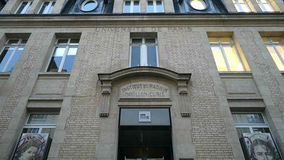 Fachada del Instituto del Radio, el sitio histórico del laboratorio de la física y química francesa Marie Curie.