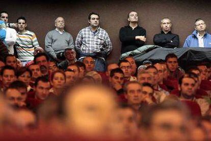 Asamblea de trabajadores de Ford en Almussafes (Valencia).
