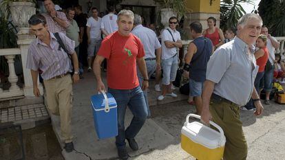 Vendimiadores andaluces que partían ayer hacia Francia desde Bailén (Jaén)