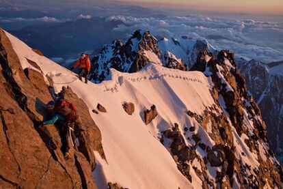 Los hermanos Pou y Hervé Barmasse abren una nueva ruta en el Mont Blanc.