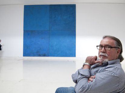 Rafael Calduch, en una de las salas del IVAM, que exhibe sus obras de gran formato.