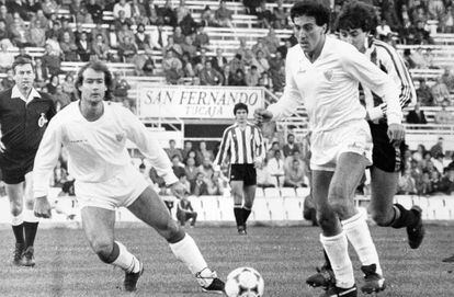 Francisco, con el balón, en un Sevilla FC - Athletic Club, el 12 de enero de 1986.