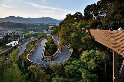 Panorámica de Trans-Urban Connector, un 'pulmón verde' que da acceso a los ciudadanos de la ciudad china de Fuzhou. Diseñado por LOOK Architects en 2017.