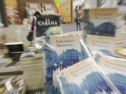 Libros de Eduardo Mendoza, premio Cervantes, en la FIL de Guadalajara (M&eacute;xico).