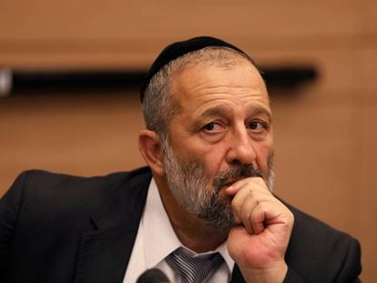 FILE PHOTO: Israel's Interior Minister Aryeh Deri, leader of the ultra-Orthodox Shas party, attends a meeting at the Knesset, Israel's parliament, in Jerusalem September 13, 2017. REUTERS/Ammar Awad/File Photo