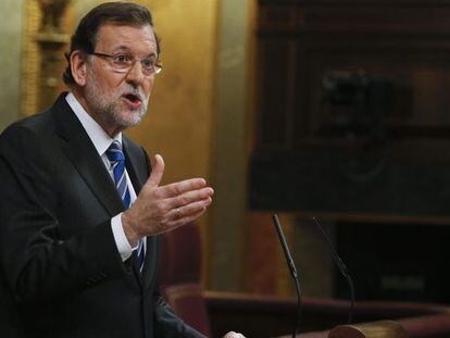 Spain&#039;s Prime Minister Mariano Rajoy speaks during the annual state-of-the-nation debate at parliament in Madrid February 24, 2015.   REUTERS/Juan Medina (SPAIN - Tags: POLITICS BUSINESS)