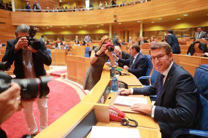 Feijóo, este miércoles en el Parlamento gallego antes de arrancar el debate.