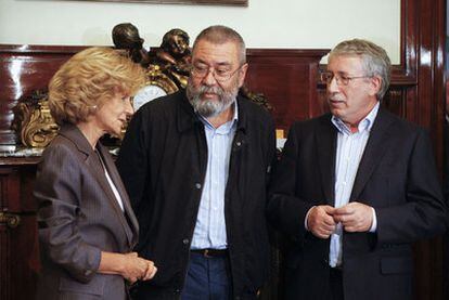 Elena Salgado, Cándido Méndez e Ignacio Fernández Toxo, en un encuentro en 2009.