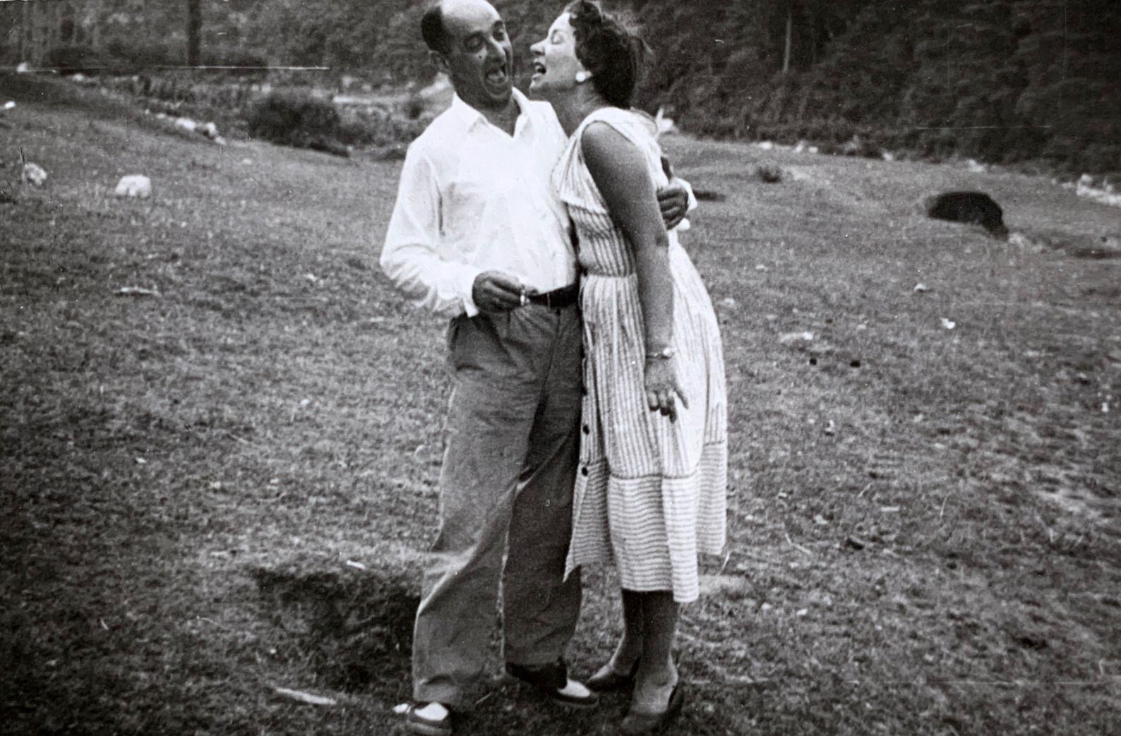 El ingeniero José Hernández Santorcuato y su esposa, la francesa Raimonde Bertin, en 1955.