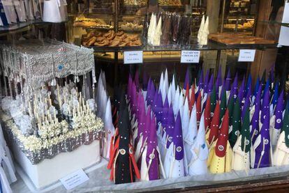 Pestiños, torrijas y nazarenos en la también recomendable pastelería La Campana de Sevilla