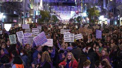 Manifestación en el Día Internacional para la Eliminación de la Violencia contra las Mujeres en Gran Vía (Madrid). 