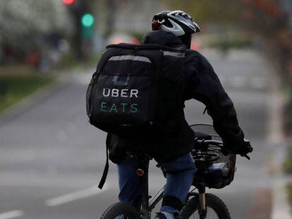 Repartidor de Uber Eats en Washington DC, el 1 de abril.