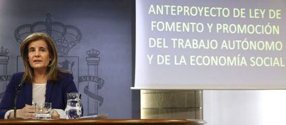 La ministra de Empleo, Fátima Báñez, durante la rueda de prensa ofrecida tras la reunión del Consejo de Ministros