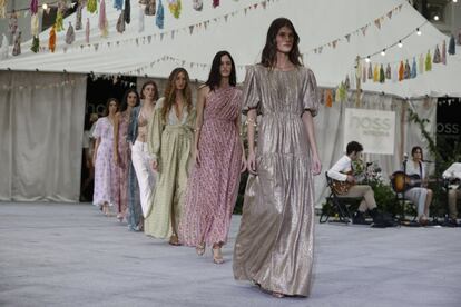 
Después de casi 20 años de historia, la marca Hoss Intropia (comprada por el grupo Tendam en 2019) debutó este miércoles en la jornada inaugural de la pasarela Mercedes-Benz Fashion Week Madrid (MBFWMadrid). 