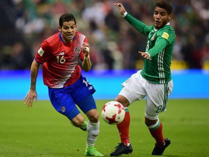 Gamboa y Dos Santos, durante un partido en marzo.