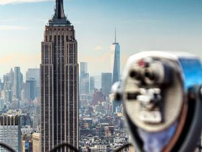 El Empire State visto desde el Rockefeller Center (al fondo, la torre levantada en lugar de las Torres Gemelas).