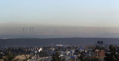 Vista de Madrid con la boina, desde Torrelodones, en enero de 2012.