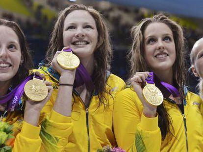 El equipo australiano muestra su único oro, en 4x100m libres, en Londres.