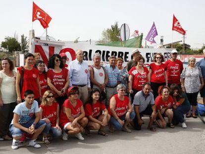 Trabajadores afectados por el ERE de Coca-Cola en el campamento instalado en Fuenlabrada, en una imagen de archivo. 