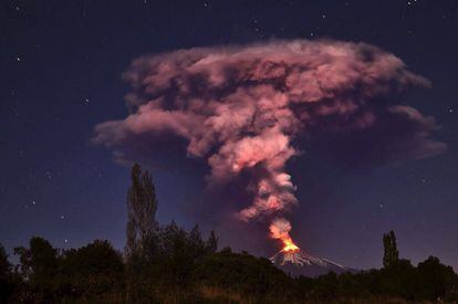 El volcán chileno de Vilarrica en erupción.