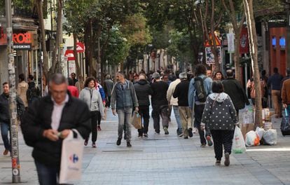 La calle de Fuencarral, en Madrid, peatonalizada en su tramo cercano a la Gran Vía.