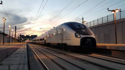 Tren de alta velocidad Avril, fabricado por Talgo.