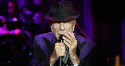 Leonard Cohen durante su concierto en el Palau Sant Jordi de Barcelona, en 2009. En 2011 ganó el Premio Príncipe de Asturias de las Letras