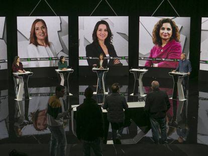 Los dobles de las cinco representantes de los principales partidos, en el plató de La Sexta, en Madrid