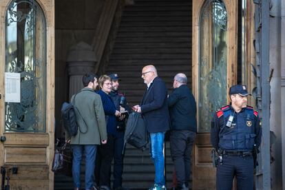 Los exmiembros de la Mesa del Parlament Anna Simó (ERC), Lluís Corominas (Junts) y Lluís Guidó (Junts), a su llegada al TSJC, este martes.