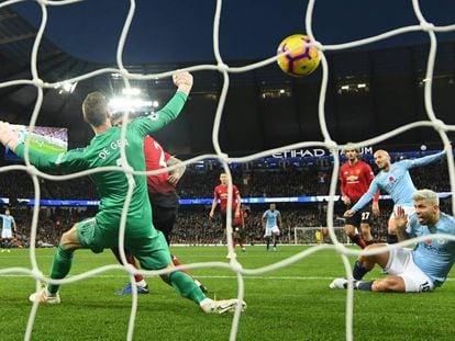 Silva marca el 1-0 en el Etihad.