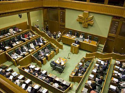 Ibarretxe interviene ante el pleno de la Cámara, en el último debate de política general celebrado en septiembre.
