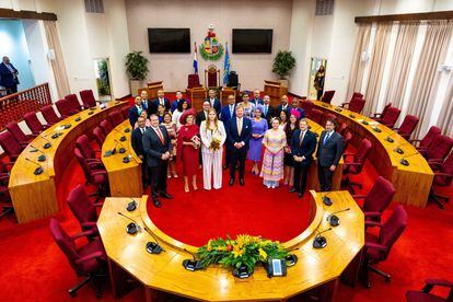 There has also been time for more official visits.  The Aruva Parliament met the country's prime minister, Evelyn Wever-Croes, and the rest of the presidents of the different political groups. 