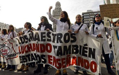 Protesta de profesores en Montevideo.