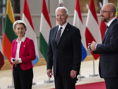 Ursula von der Leyen, Joe Biden y Charles Michel, el 15 de junio de 2021 en Bruselas.