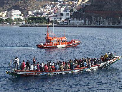 Una embarcación con 103 inmigrantes indocumentados llega a la isla de La Gomera el pasado 10 de agosto.