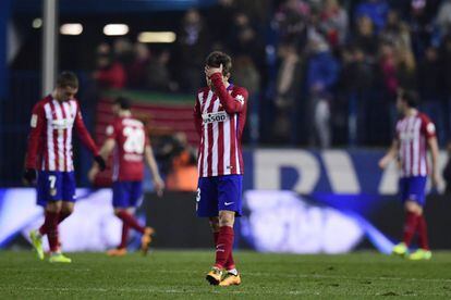 Vietto, desconsolado, tras la eliminación del Atlético en Copa. 