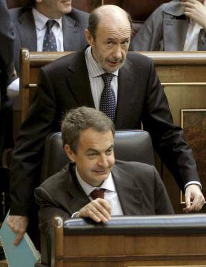 Zapatero y Rubalcaba en el Congreso, este jueves.