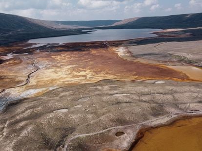 Represa de Milluni, visiblemente afectada por la sequía y contaminada por la minería, el pasado 21 de noviembre.