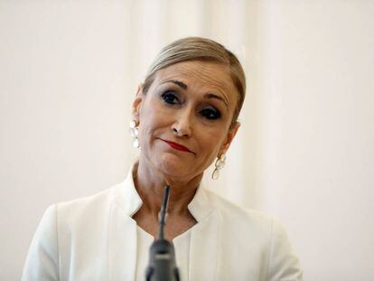 Cifuentes, el día que anuncia su dimisión como presidenta de la Comunidad de Madrid.