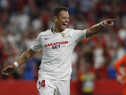 Chicharito celebra su gol ante el Apoel. 