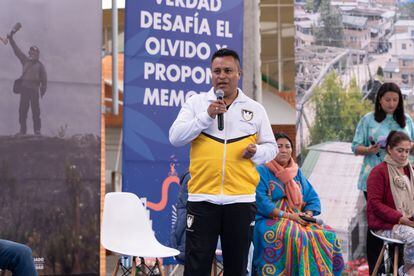 El soldado Nelson Ramírez durante el evento de la Comisión de la Verdad, en Bogotá, el 29 de junio de 2022.