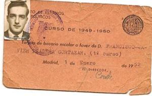 Carné de Javier Pradera del Centro de Estudios Políticos de 1952, cuando tenía 18 años.
