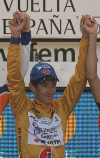 Heras celebra la Vuelta de 2005.