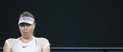 Sharapova, durante un descanso de su partido contra Kerber.